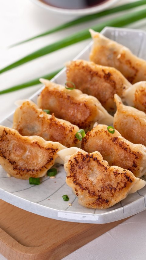 Easy Chicken Vegetable Gyoza Recipe, Melts in the Mouth