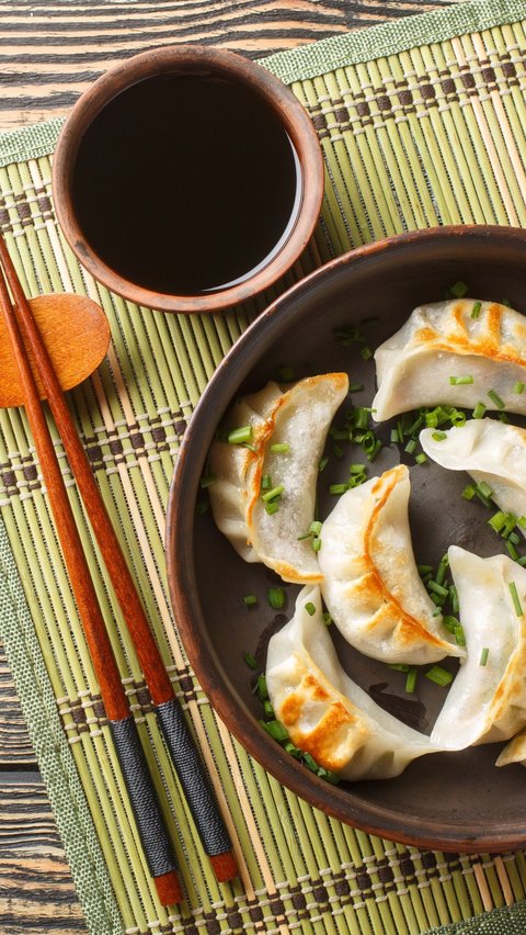 Easy Chicken Vegetable Gyoza Recipe, Melts in the Mouth