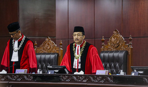 Sebelumnya, Hakim Konstitusi Anwar Usman menggugat Ketua Mahkamah Konstitusi (MK) Suhartoyo ke PTUN Jakarta.<br>