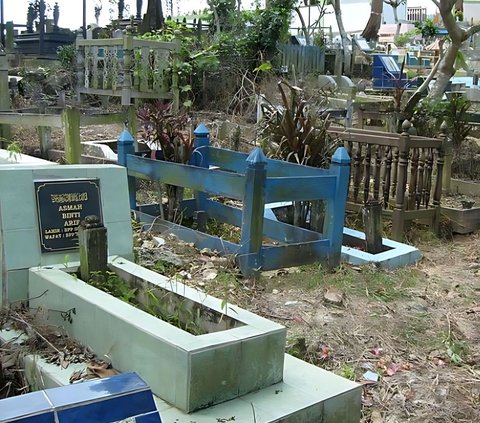 Seram! Suasana Kampung 1.000 Kuburan di Majalengka, Di Belakang dan Di Depan Ada Makam Mepet Rumah Warga