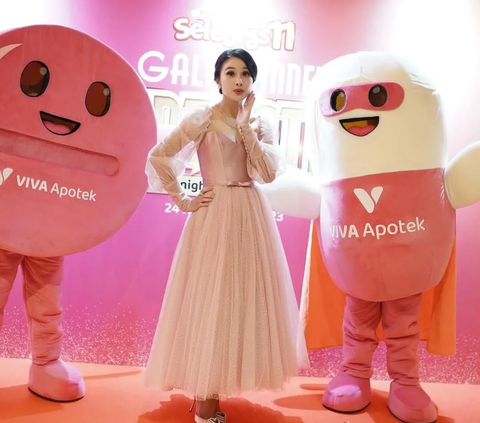 Disebut Bukan Manusia Karena Penampilannya Secantik Princess Disney, Ini Potret Gorgeous Sandra Dewi Pakai Gaun Pink