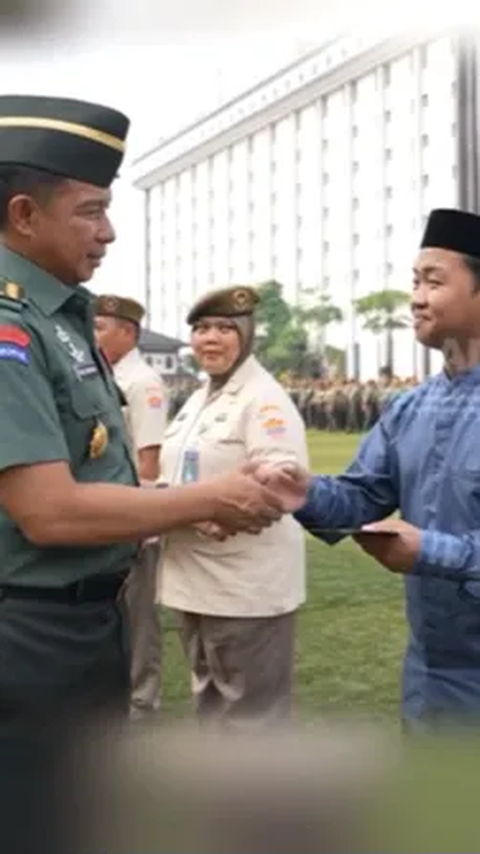 Panglima TNI Agus Subianto Beri Hadiah Prajuritnya yang Suka Sholat ke Masjid, 'Saya Akan Mengumrohkan'