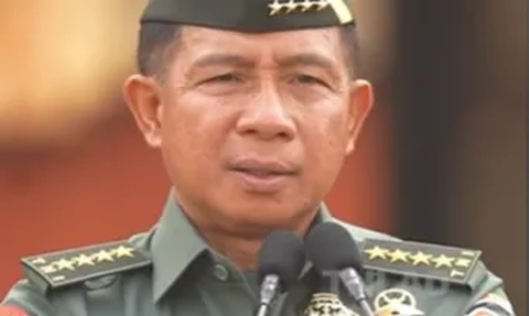 Panglima TNI Agus Subianto Beri Hadiah Prajuritnya yang Suka Sholat ke Masjid, 'Saya Akan Mengumrohkan'