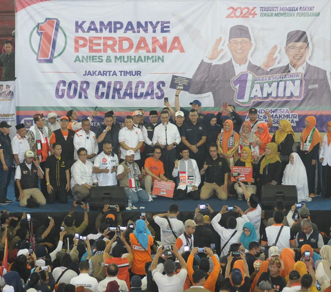 FOTO: Suasana Kampanye Perdana Capres Anies Baswedan di Gor Ciracas Berlangsung Meriah