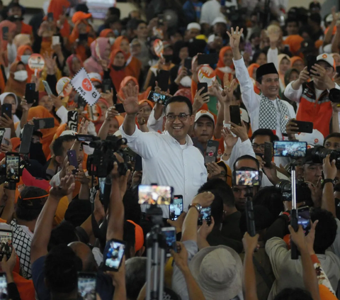 FOTO: Suasana Kampanye Perdana Capres Anies Baswedan di Gor Ciracas Berlangsung Meriah