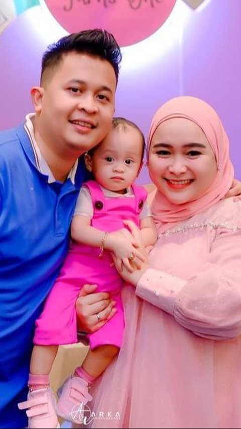 Tantenya Tampil Menghibur, Berikut ini Potret Perayaan Ultah Baby Sumehra Keponakan Ayu Ting Ting di Hotel