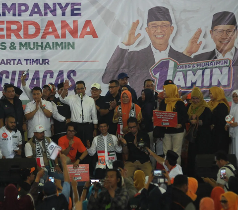 FOTO: Suasana Kampanye Perdana Capres Anies Baswedan di Gor Ciracas Berlangsung Meriah