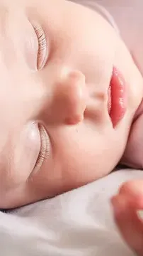 Ini Alasan Mengapa Bayi Tidak Perlu Menggunakan Bantal saat Tidur<br>