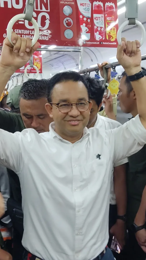 Potret Anies Naik KRL dari Bogor Menuju Jakarta, Berdesakan Bareng Warga di Jam Pulang Kerja