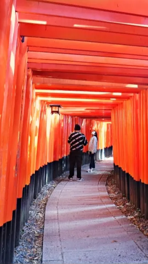 12 Potret Fushimi Inari Taisha, Kuil 10.000 Gerbang di Kyoto yang Menyedot Wisatawan