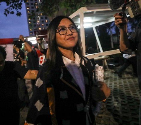 FOTO: Usai Diperiksa KPK Terkait Kasus SYL, Anggota DPR Fraksi PDIP Vita Ervina Umbar Senyum