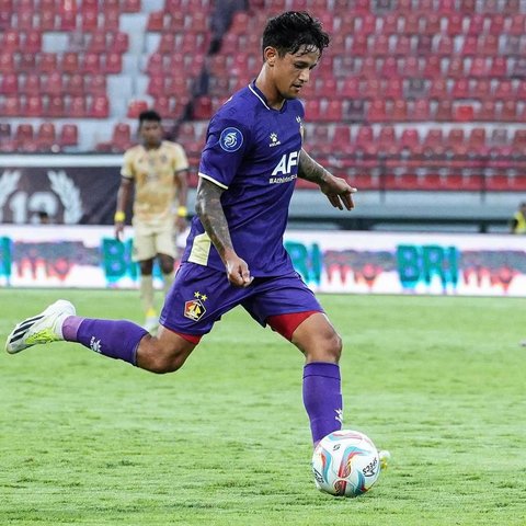 Sempat Nganggur, Begini Aksi Keren Irfan Bachdim Kembali Bermain Bola dengan Klub Barunya