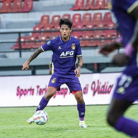 Sempat Nganggur, Begini Aksi Keren Irfan Bachdim Kembali Bermain Bola dengan Klub Barunya