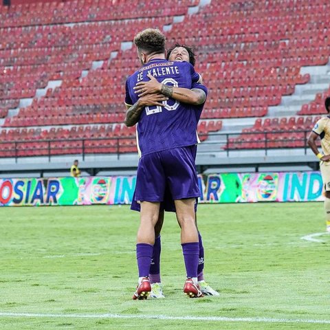 Sempat Nganggur, Begini Aksi Keren Irfan Bachdim Kembali Bermain Bola dengan Klub Barunya