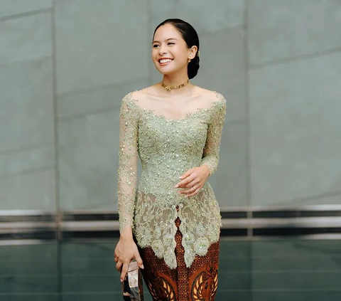 Tampil Berkebaya, ini 7 Potret Maudy Ayunda saat Kembali jadi Bridesmaid Dipuji Cantik Banget