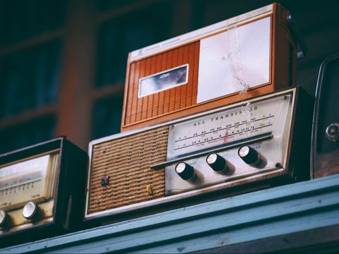 Radio Mulai Digantikan Televisi