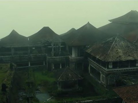 Penampakan Mencekamnya Hotel Milik Tommy Soeharto yang Terbengkalai Sejak 1997