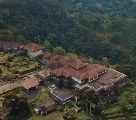 Penampakan Mencekamnya Hotel Milik Tommy Soeharto yang Terbengkalai Sejak 1997