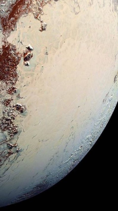 Pluto berbentuk sama dengan bulan