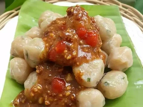 <b>1. Cilok Bumbu Kacang Bandung</b>