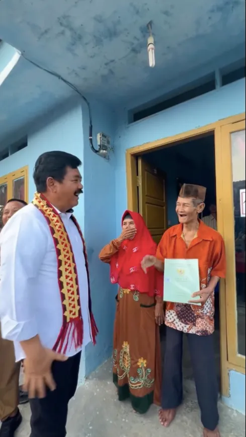 Guyon Mantan Panglima TNI saat Beri Kejutan ke Pengantin Baru Lansia 'Padahal Enggak Punya Gigi Berani Nikah ya'