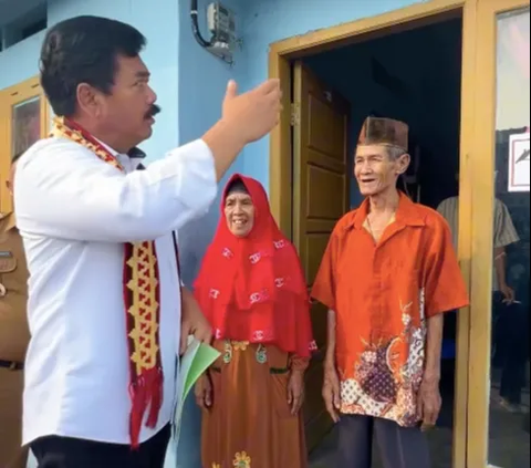 Guyon Mantan Panglima TNI saat Beri Kejutan ke Pengantin Baru Lansia 'Padahal Enggak Punya Gigi Berani Nikah ya'
