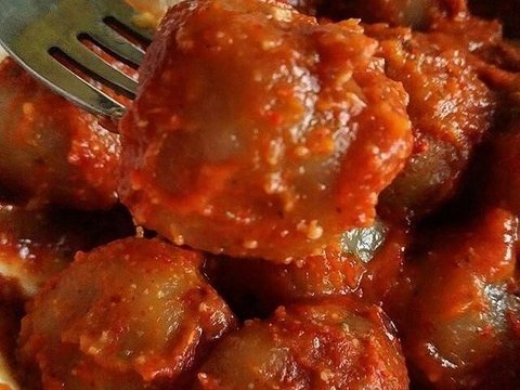 <b>9. Resep Cilok Bumbu Kacang Isi Telur Puyuh</b>