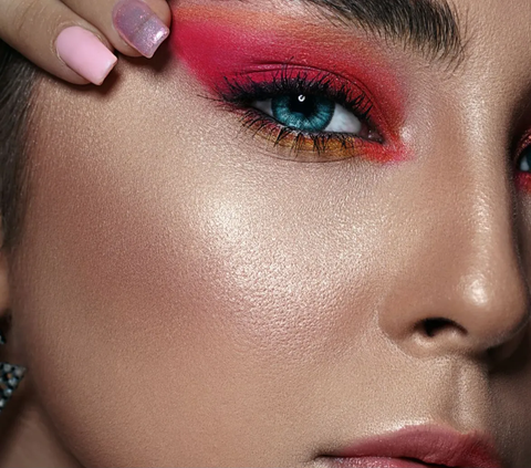 Makeup Seru Y2K Eva Celia, Dibuat dengan Twist Modern