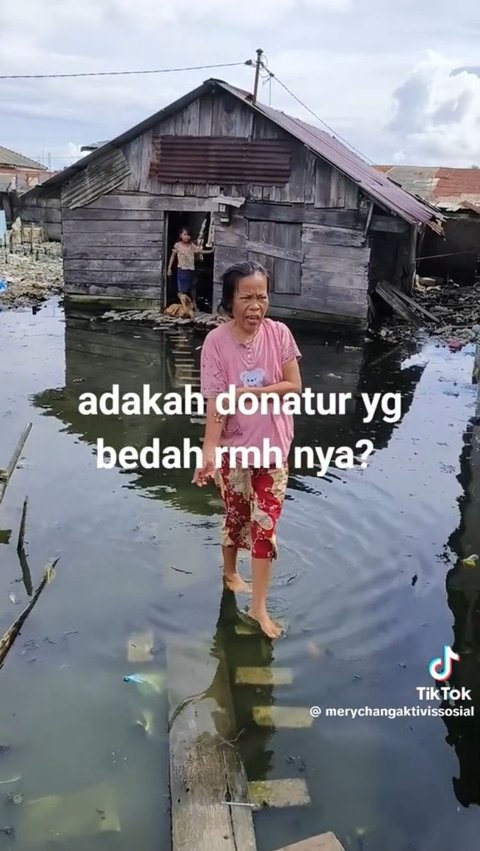 Viral Rumah di Tengah Genangan Air Penuh Sampah, Bikin Sedih