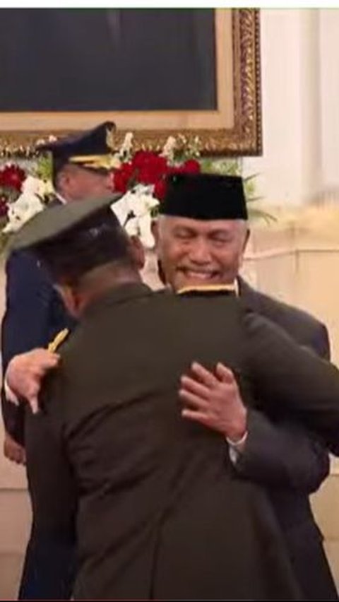 Sambil Menangis, Luhut Sampai Tampar Pipi Jenderal Maruli saat Dilantik jadi Kasad