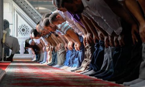 Sholat Jumat Diganti dengan Sholat Dzuhur, Begini Penjelasan Hukumnya