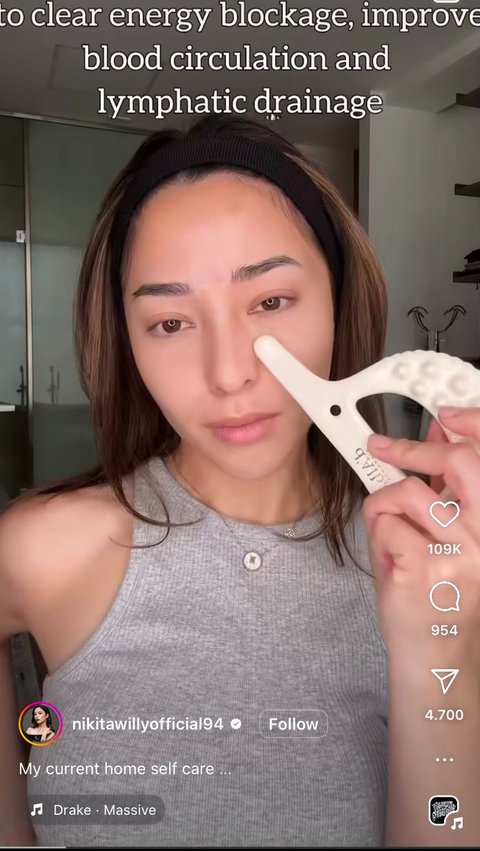 Nikita Willy Routinely Massages Her Face with Gua Sha, Her Skin Appears Firm