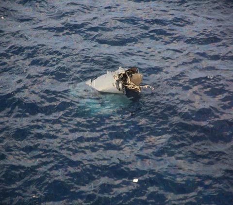 FOTO: Pesawat Militer Amerika Serikat Jatuh di Laut Jepang, Benda Diduga Serpihan Ditemukan