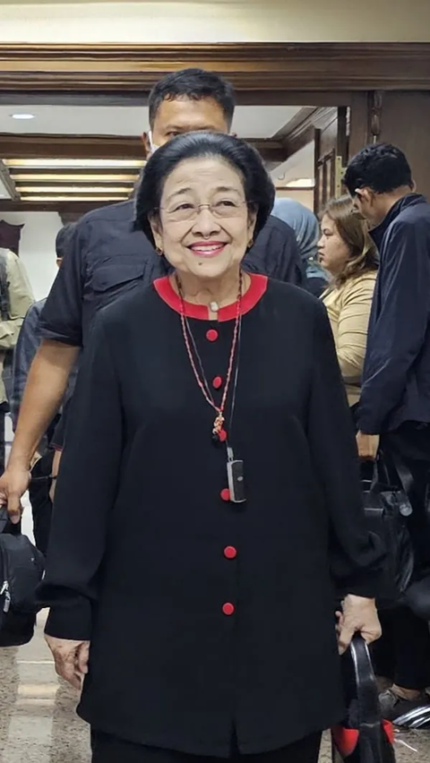 Senyum Megawati saat Rapat Bareng TPN di Kebon Sirih<br>