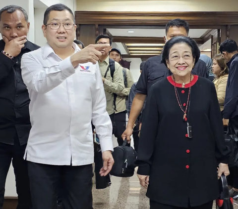 Senyum Megawati saat Rapat Bareng TPN di Kebon Sirih