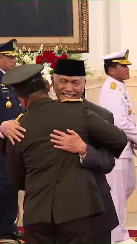 Tangis Haru Luhut Hormat Bangga Maruli Jadi Kasad TNI Dilantik Jokowi di Istana