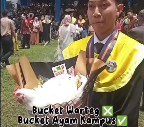 Viral Wisudawan Dapat Buket Ayam Hidup Lengkap dengan Bumbu Dapur, Bikin Heran