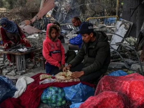 Tanpa Alat Berat, 160 Jenazah Warga Palestina Berhasil Diangkat dari Reruntuhan di Gaza