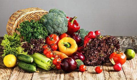 1. Bahan Terkontaminasi Lebih Sedikit:<br>Makanan organik umumnya mengandung lebih sedikit bahan terkontaminasi.<br>