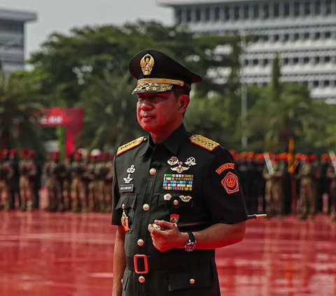 Panglima TNI Jenderal TNI Agus Subiyanto melakukan mutasi jabatan terhadap sejumlah Perwira Tinggi (Pati) dan Perwira Menengah (Pamen) TNI.