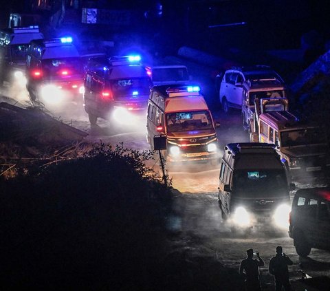 FOTO: Momen 41 Pekerja Berhasil Diselamatkan dari Terowongan Himalaya Setelah 17 Hari Terjebak