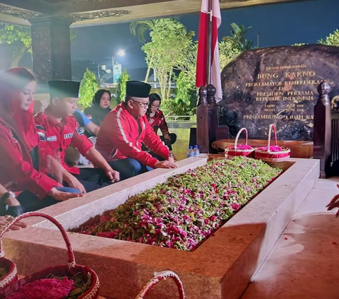 Ziarah ke Makam Bung Karno di Blitar, Mahfud Belum Agendakan Bertemu Khofifah