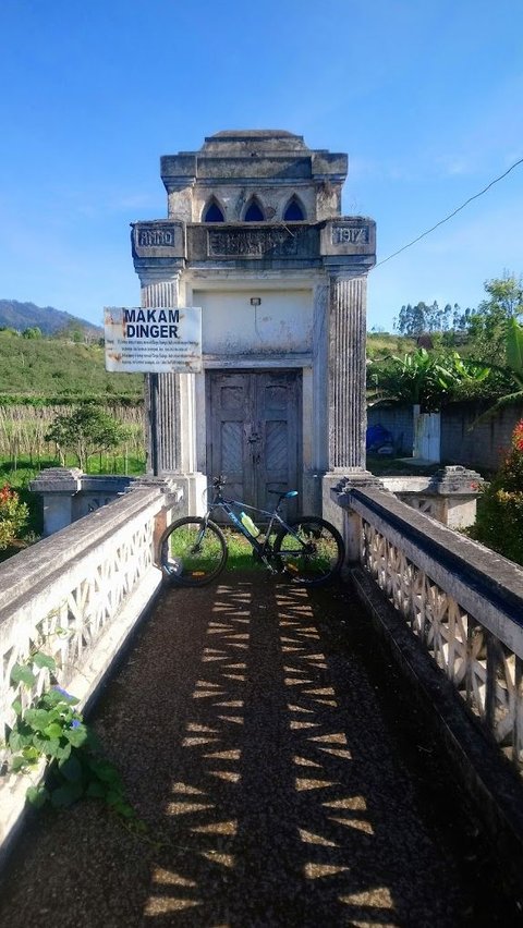 Potret Makam Pasutri Crazy Rich Belanda di Kota Batu, Berdiri Megah di Tengah Perkebunan Dikelilingi Perbukitan Indah