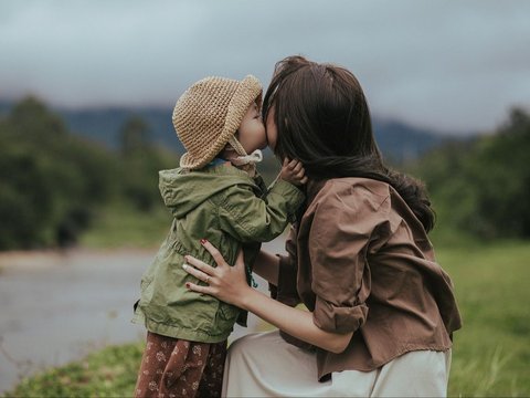 Caption untuk Anak Pertama: Hari Kelahiran