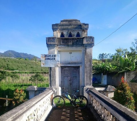 Potret Makam Pasutri Crazy Rich Belanda di Kota Batu, Berdiri Megah di Tengah Perkebunan Dikelilingi Perbukitan Indah