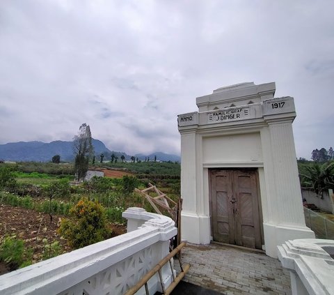 Potret Makam Pasutri Crazy Rich Belanda di Kota Batu, Berdiri Megah di Tengah Perkebunan Dikelilingi Perbukitan Indah