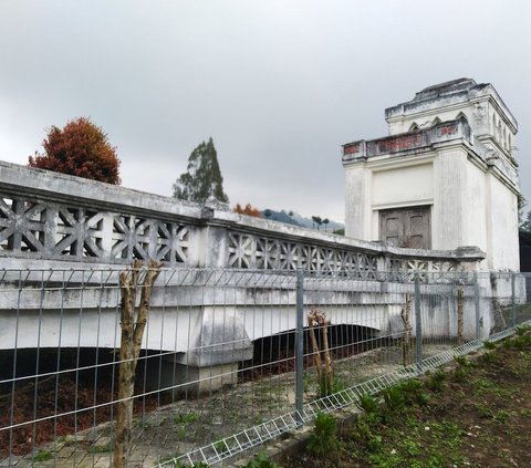 Potret Makam Pasutri Crazy Rich Belanda di Kota Batu, Berdiri Megah di Tengah Perkebunan Dikelilingi Perbukitan Indah