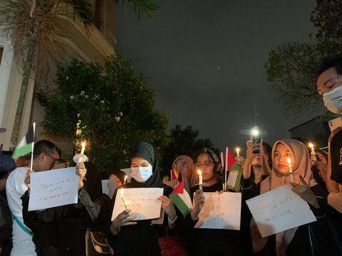 Warga Jakarta Gelar Doa Bersama dan Nyalakan Lilin untuk Gaza yang Jadi Target Agresi Israel