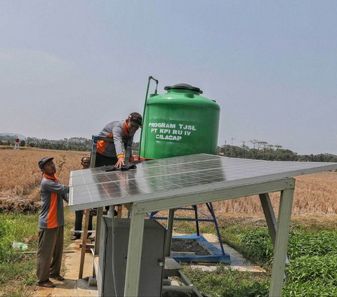 FOTO: Melihat Penggunaan Energi Terbarukan untuk Irigasi Pertanian di Cilacap