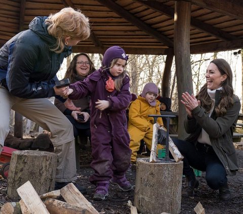 Sering Rendahkan Tubuh hingga Berjongkok, Potret Hangat Interaksi Kate Middleton dengan Anak-anak